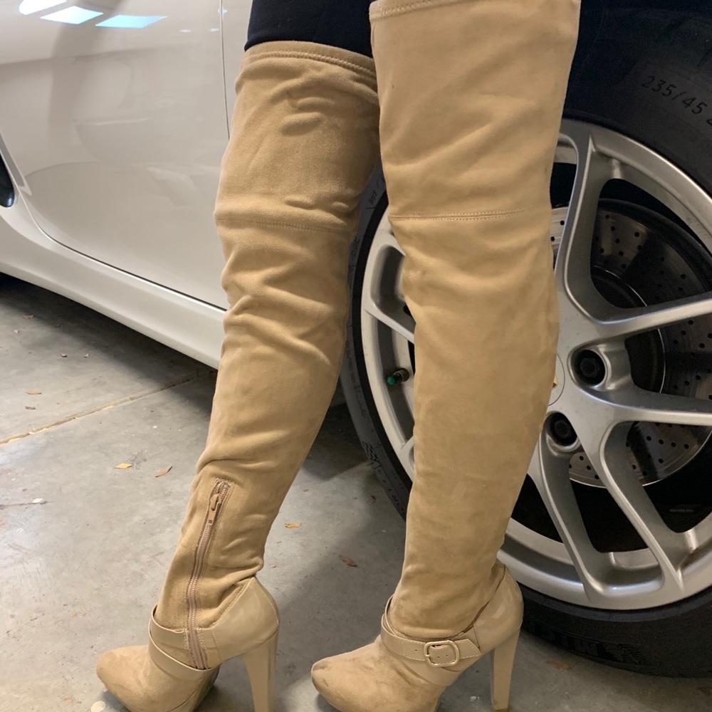 Sexy JLo thigh high boots in suede. Size 6